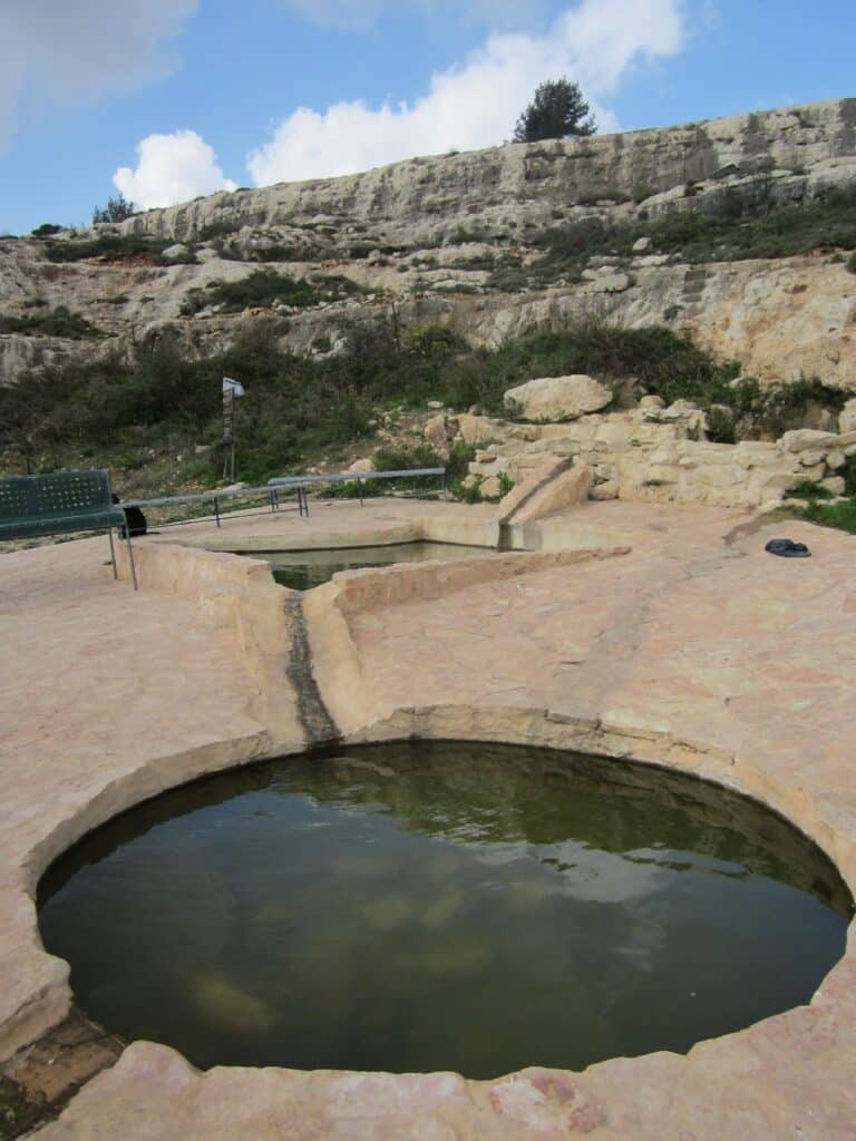 מעיין אור יקר