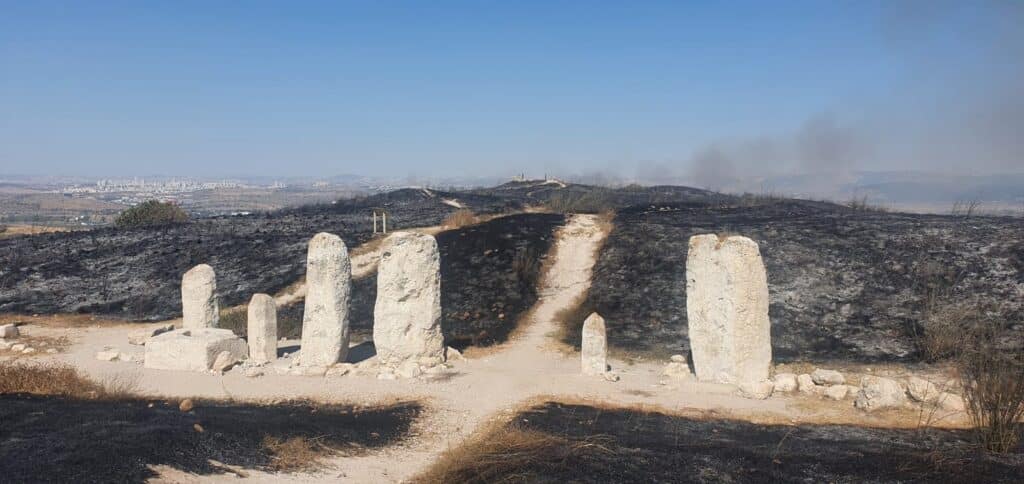 גן לאומי תל גזר נשרף כליל