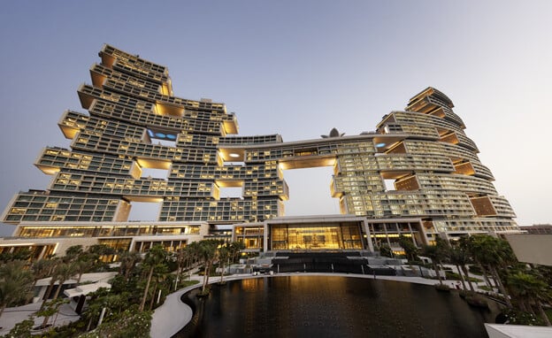 קוביות בשמיים: מלון היוקרה המוקם בדובאי