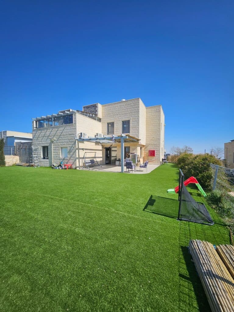 אספר בכפר וילה במיצד