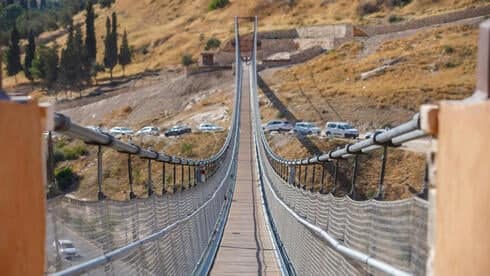 גשר תלוי באורך 202 מטרים נחנך בירושלים