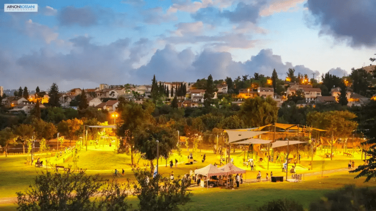 שבילי אופניים ואגם מרהיב: הפארק החדש שנפתח בירושלים