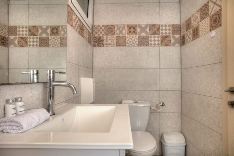 בפאתי העתיקה