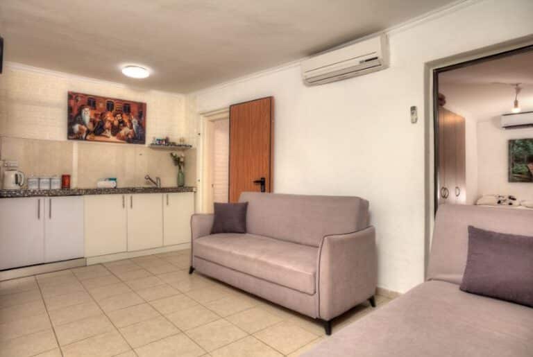 בפאתי העתיקה