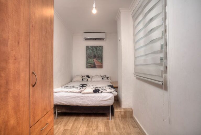 בפאתי העתיקה