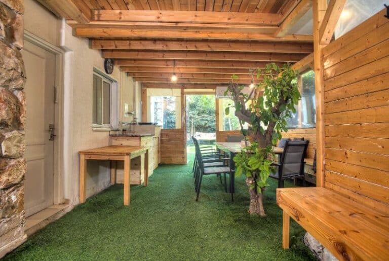 בפאתי העתיקה