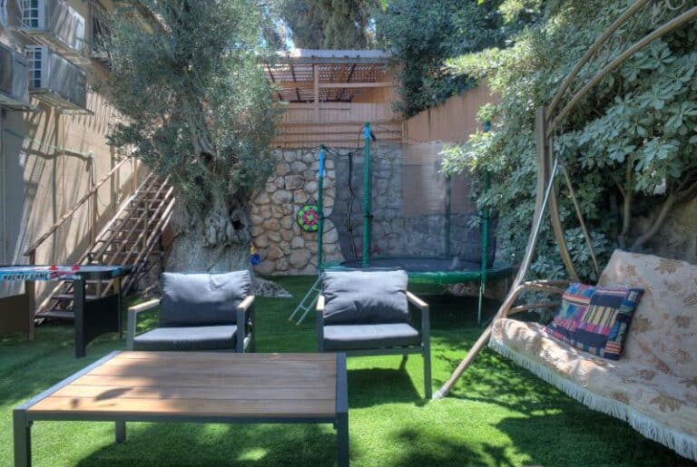 בפאתי העתיקה