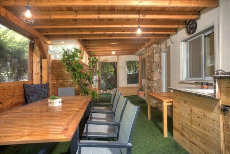 בפאתי העתיקה