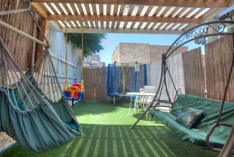 בפאתי העתיקה