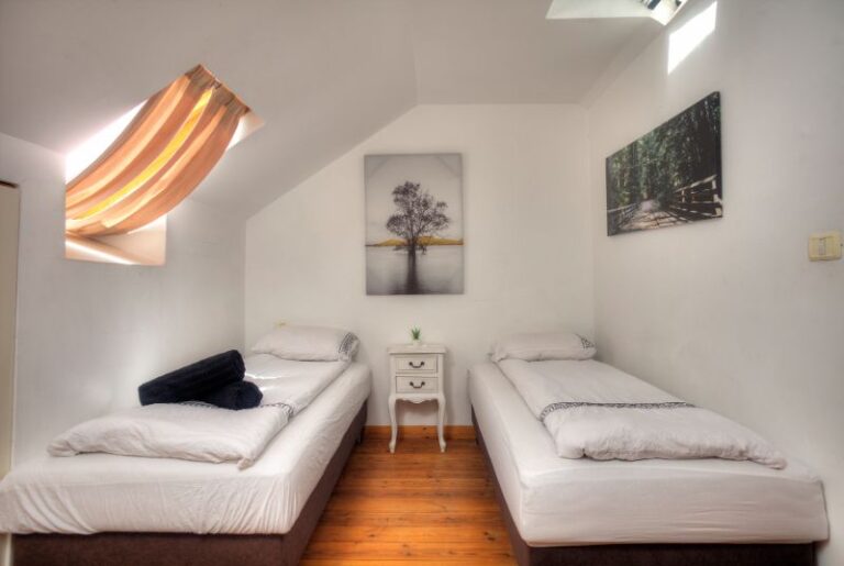 בפאתי העתיקה