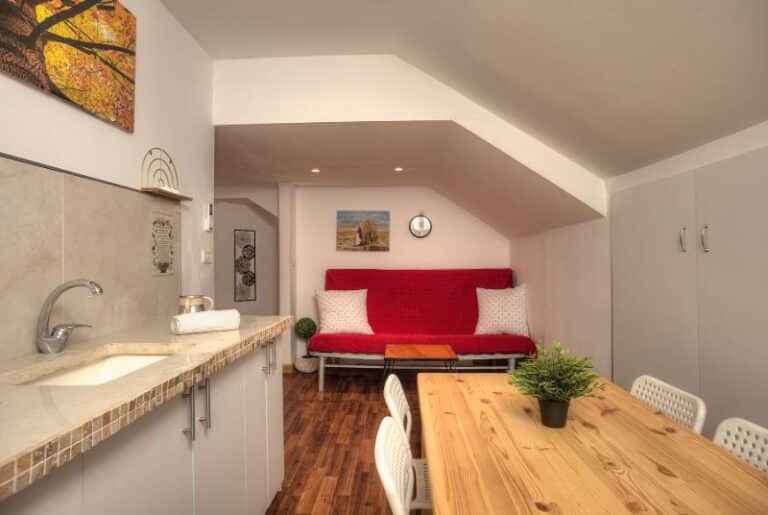 בפאתי העתיקה